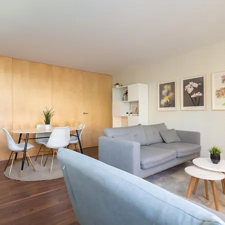 Host Wise - Restful Minimalist Flat - Balcony-2