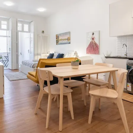 Host Wise - Comfortable Stunning Flats - City Center-2