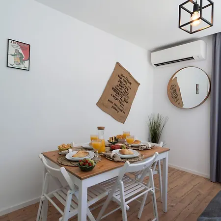 Host Wise - Charming Welcoming Flat - Centrally Located-3