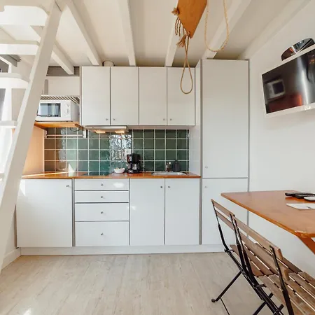 Mezzanine Stylish Apartments By Vacationy-2