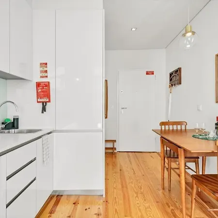 Host Wise - Lovely Shinny Flats With Balcony - Clerigos-3