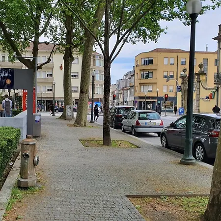 Downtown Porto With Parking Next To Subway-3