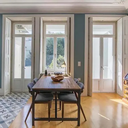Central Location With Garden & Equipped Kitchen-2
