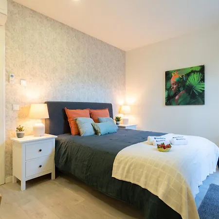 Host Wise - Central Private Flats - Terrace-2