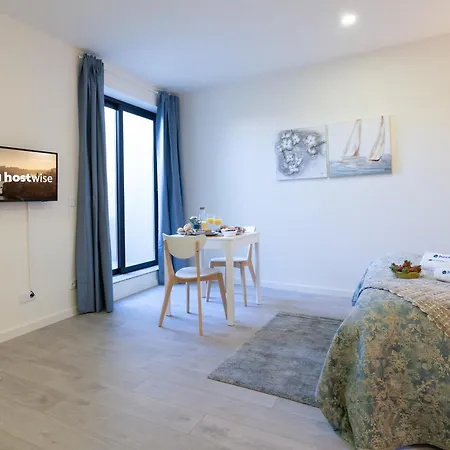Host Wise - Central Private Flats - Terrace-3