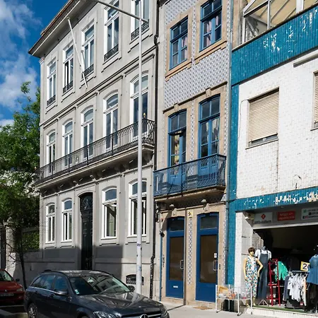 Charming Central Flat Vibrant Decor Metro Ac In Porto-2