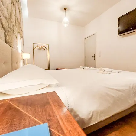 Bluetile Sol Apartment-3