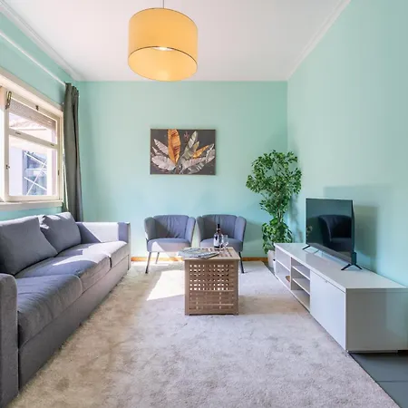 Host Wise - Colorful Bright Flat With Balcony-3