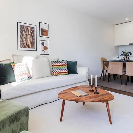 2Br Wonder In The City Center By Lovelystay-2