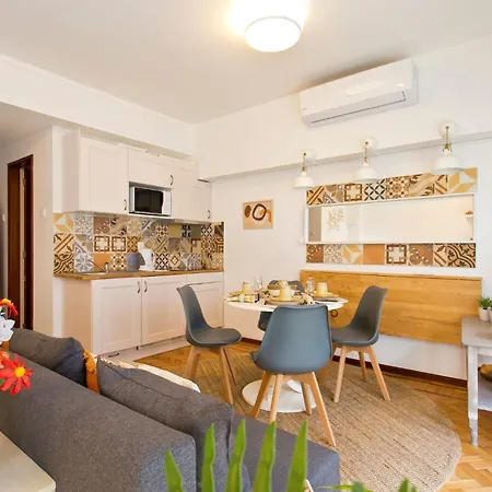 Aposentus - Downtown Bright Apartment-3