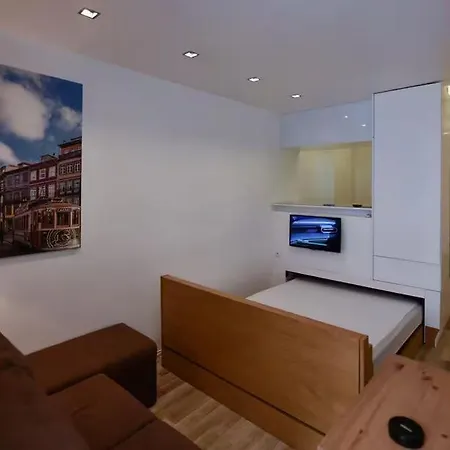 Space Shuttle studios - Tiny House-2