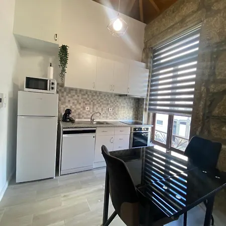 Spacious Porto Duplex With 4 Bedrooms And 4 Bathrooms For 8 Guests-3