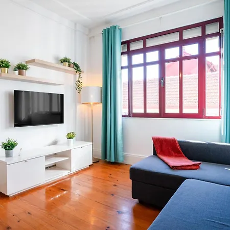 Host Wise - Spacious Comfortable Apartment - Balcony-3