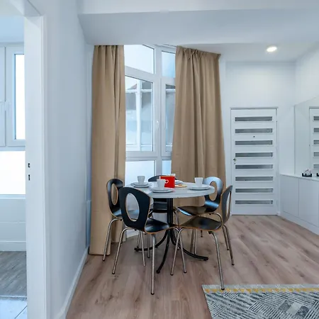 Opo Bolhao Flats By Destiny Houses-3