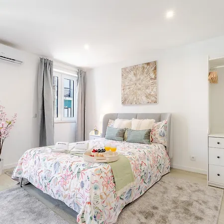 Hostwise - Modern & Bright Studio-3