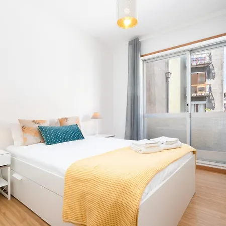 Renovated 3Br Apt Near City Hotspots With Great Value-3