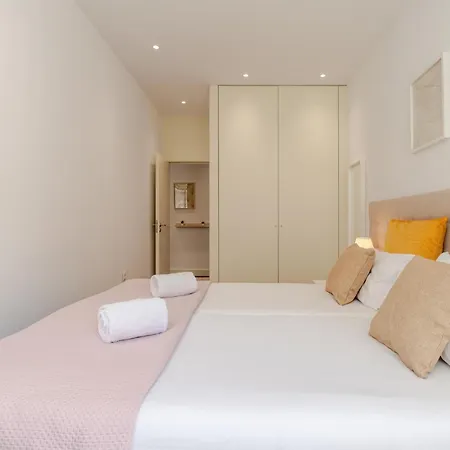 Renovated & Quiet 1-Bedroom In Santa Catarina-2