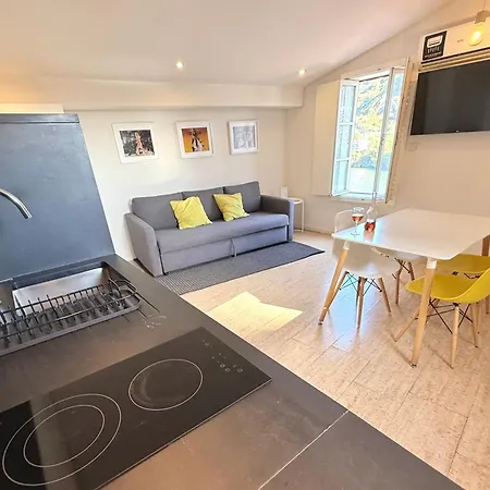 Ribeira Cinema Apartments-2