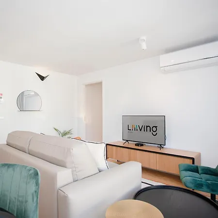 Liiiving In Porto-Modern & Glam Rooftop Apartment-2