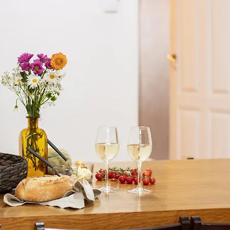 Porto 61 - Bright 2Br W/ Balcony By Lovelystay-2