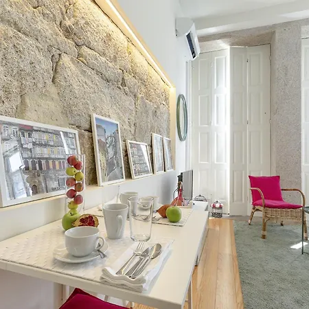 Charming Balcony Apartment In Historic Ribeira - Inside Porto Apartments "Mouzinho"-2