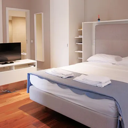 Cardosas Square Apartments By Porto City Hosts-3