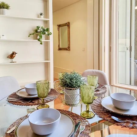 Inspiring City Center 1 Bedroom Apartment With A View-3