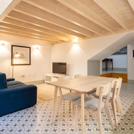 Central Stunning Duplex W/ Patio By Lovelystay-3