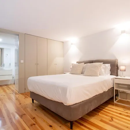 Central Stunning Duplex W/ Patio By Lovelystay-2