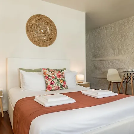 Largo Das Flores Suites By Double Ninety Stays-3