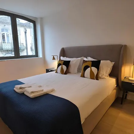 Spacious And Modern 2-Bed Apartment With Garage-2