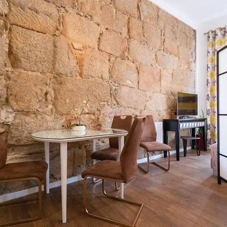 Charming Stone Wall Apt With Metro Ac In Central Porto-2