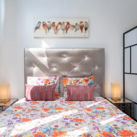 Charming Stone Wall Apt With Metro Ac In Central Porto-3