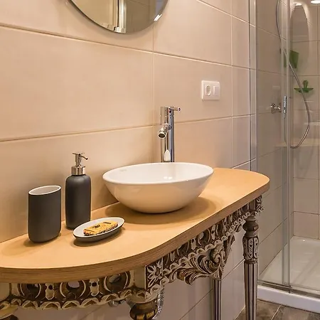 Art Apartment In Downtown Porto-2