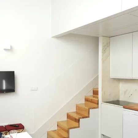 Lovely Mezzanine In Porto With Free Parking-3