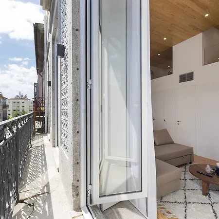 Bmyguest Collection - Downtown Mezzanine Apartment-3