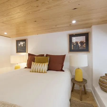 Bmyguest Collection - Downtown Mezzanine Apartment-2
