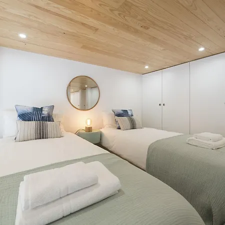 Bmyguest Collection - Downtown Mezzanine Apartment-3