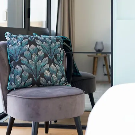 Lovelystay - Wohaza Apartment With Free Private Parking-3