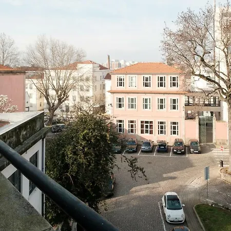 Apartment With Balcony In The Square-3