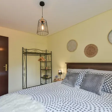 Clerigos Old Town Apartment-3