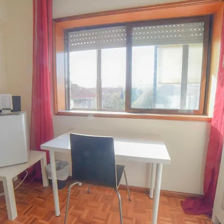 Quarto com 4 camas (Beliches+ 1 Sofá-cama)-3