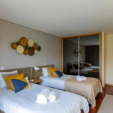 Comfy Luxury Apartment-3