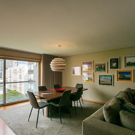 Comfy Luxury Apartment-3