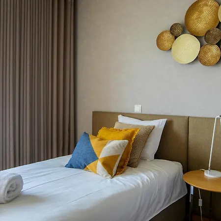 Comfy Luxury Apartment-2