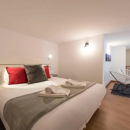 Lovelystay - The Porto Getaway Duplex - Free Parking-2
