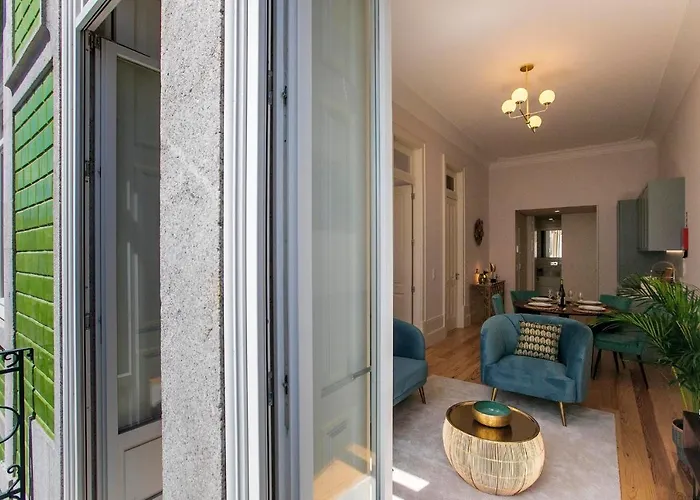LovelyStay - 2BR Flat with AC in Duque de Loulé OOporto
