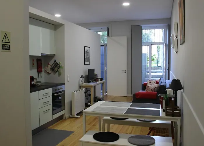 Practical And Comfortable Apartment With Garden OOporto