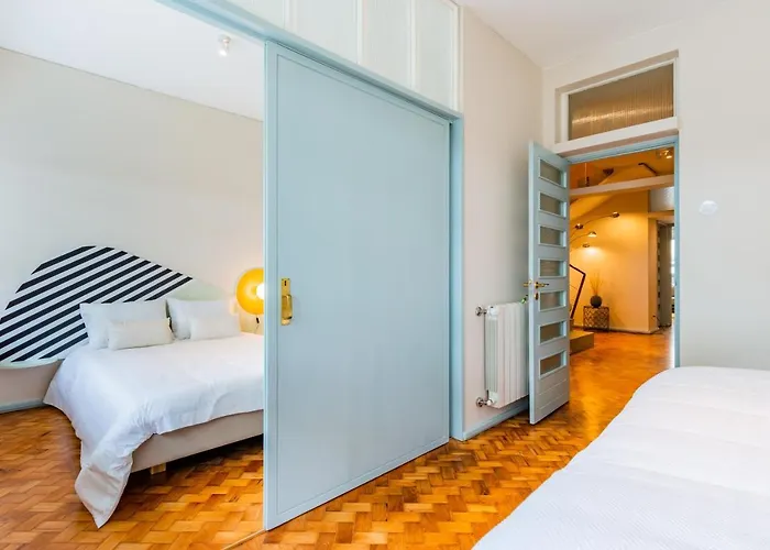 Unique Modernist Duplex Apartment & Parking OOporto