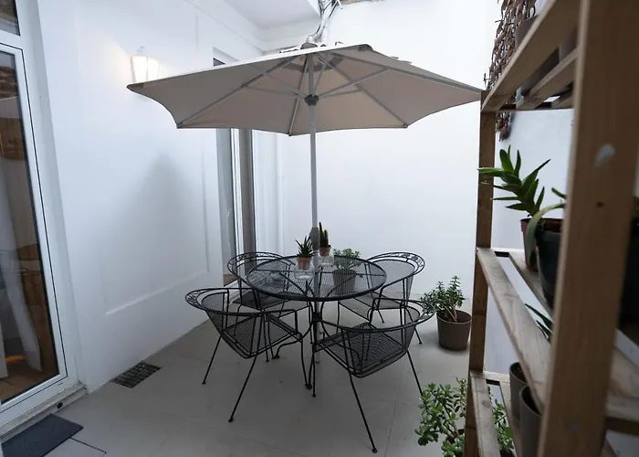 Downtown Porto Relaxed Apartment With Private Yard
